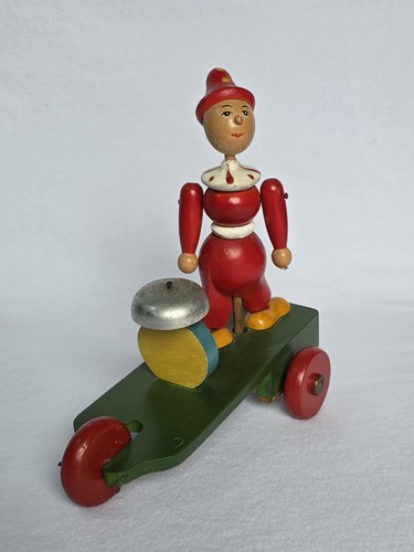 Vintage wooden mechanical pull - vintage,