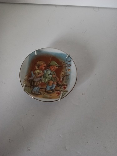 Miniature hummel style plates - hummel,