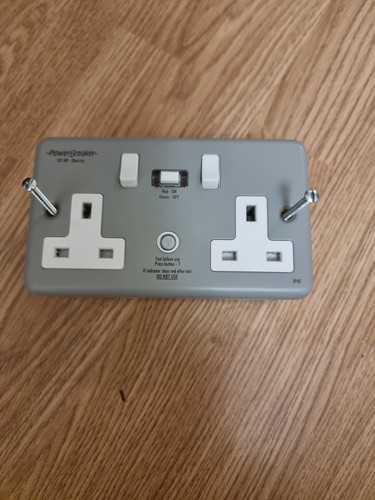 Gang rcd switched socket - switched,
