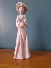 Nao Lladro PAMPERED POODLE Figuirine Porcelain Figure