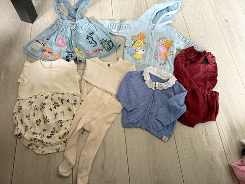 Baby girls months - 3-6,