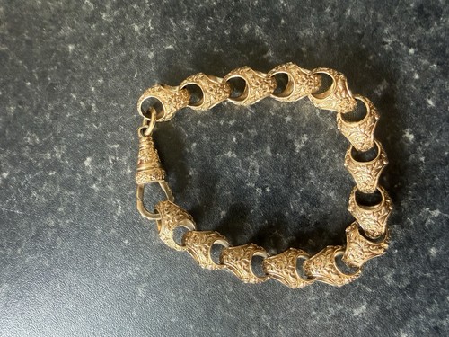 9ct gold acorn - 9ct,