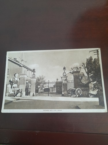 Old postcard the entrance - the,
