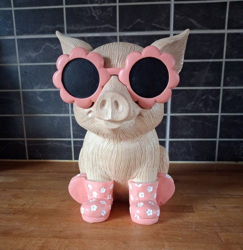 Pig figurine with glasses - pig,