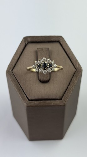 Sapphire and 9ct gold ring - sapphire,