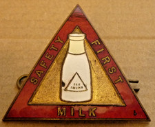 VINTAGE ENAMEL CAP BADGE
