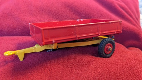 Dinky 319 weeks farm trailer - 319,