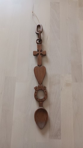 Beautiful hand carved - hand, welsh