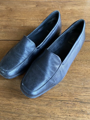 Flat black leather - flat,