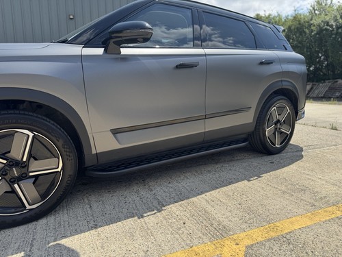 Gloss black side - gloss, running