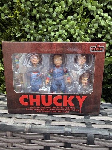 Chucky deluxe point action - point,