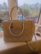 Bessie London Bag In Light