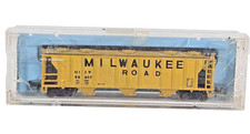 Atlas N Gauge 2313 47' Covered Hopper, Milwaukee Road Yellow Colour Box Packed.