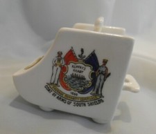 GOSS  CRESTED CHINA SOUTH SHIELDS   CREST CHINA MODEL OF ANTIQUE  COAL SKUTTLE