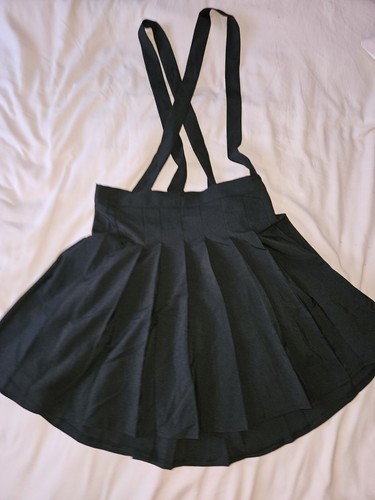 Pleated skirt with braces - pleated,