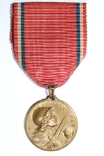 FRANCE: Medaille de Verdun modele Vernier; French Commemorative WW1 Medal