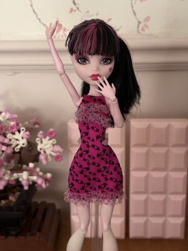 Monster high draculaura doll - monster,