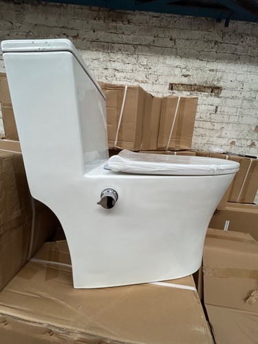 Close coupled toilet - close,