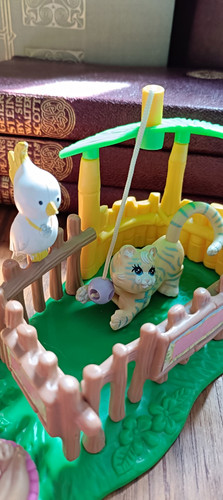 Vintage 1993 littlest pet - vintage,
