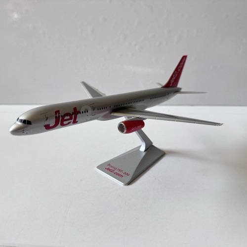 Boeing 757 200 - 757-200, red