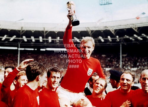 Bobby moore england 1966 world - england,