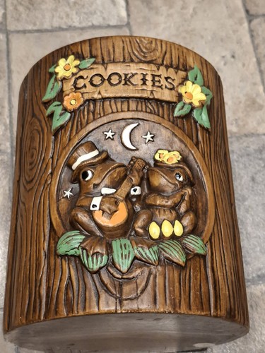 Vintage courting frogs - vintage, frogs"