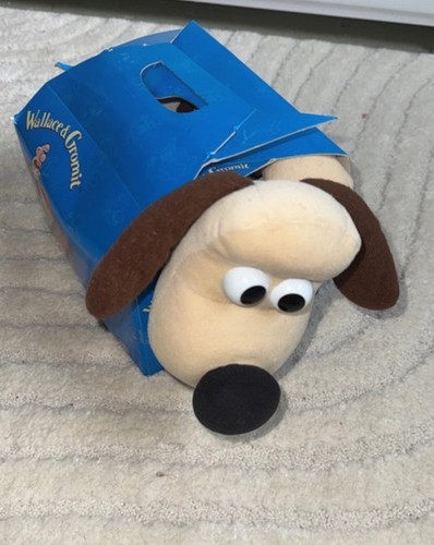 Wallace gromit sofa - &,