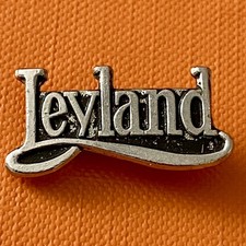 LEYLAND Vintage 2.5cm Logo Pin Badge Tractor Bus Coach Truck British Cap Lapel
