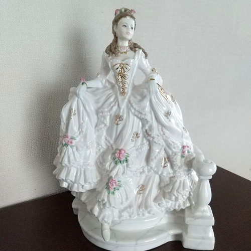 Used royal doulton cinderella - doulton,