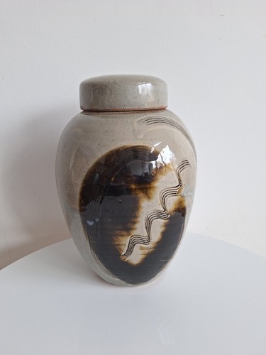 Ceramic ash glazed lidded - ash,