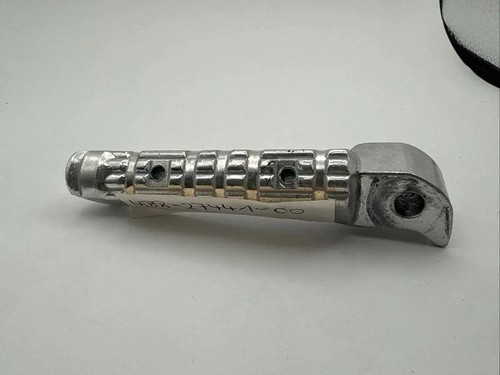 Yamaha rear right footrest - rear,