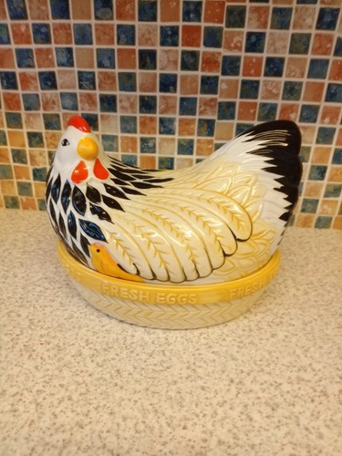 Mason cash mother hen - nest, egg