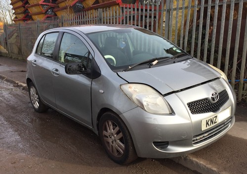 Toyota yaris vvti petrol - toyota,