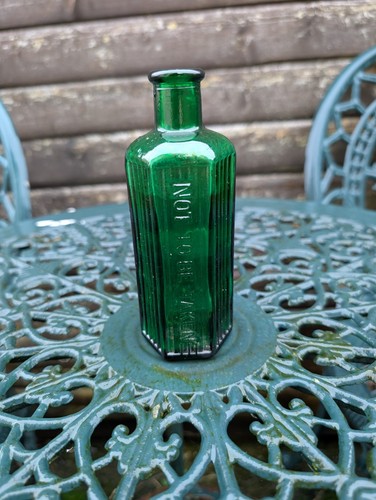 Vintage green hexagonal - hexagonal, ribbed