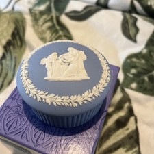 LOVELY WEDGWOOD JASPERWARE PALE BLUE FLUTED CANDY BOX GREEK 1970S TRINKET POT