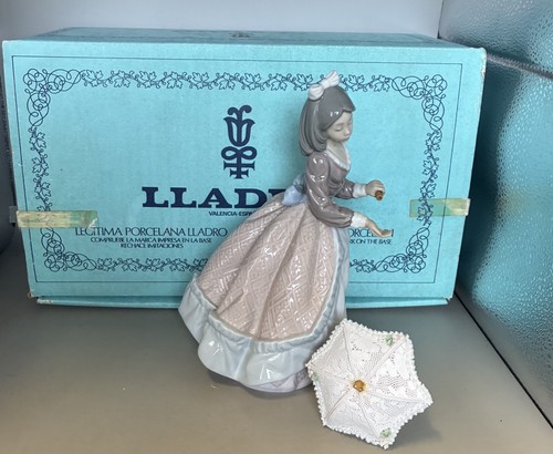 Lladro girl with parasol - ,