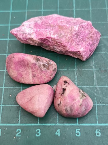 Rhodocrosite crystals natural - rhodocrosite,