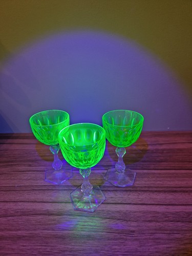 Set antique uranium val - antique,