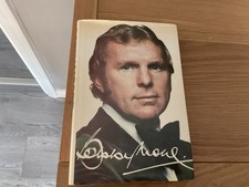 Bobby Moore signed The authorised biography by Jeff Powell 1976. First Edition 