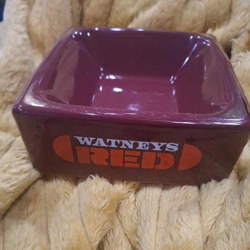 Vintage 70s wade - wade, made