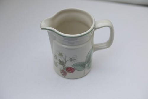 Wedgwood raspberry cane milk - ,