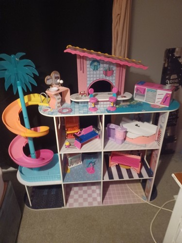 Dolls house - dolls,