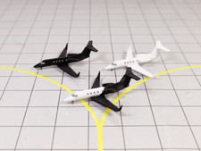 3x EMBRAER PHENOM 300 Business Private Jet Models 1:400 Scale Airport Diorama