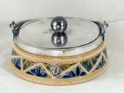 Antique royal doulton - royal,