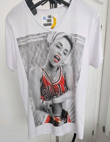 Miley cyrus chicago bulls - ,