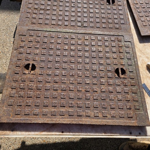 Cast iron manhole cover 646mm - cast,