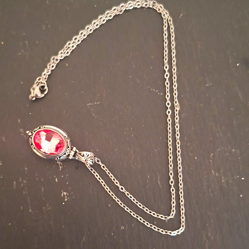 Silver tone red - silver,