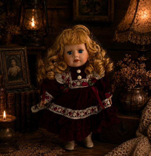 Haunted porcelain doll - , betty