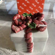 “Old World Santa” Christmas Themed Lidded Box By Fitz and Floyd, Made In Korea