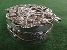 Silver Potpourri Box Decorated with Fuchsia by William Comyns & Son 1914 48 gram